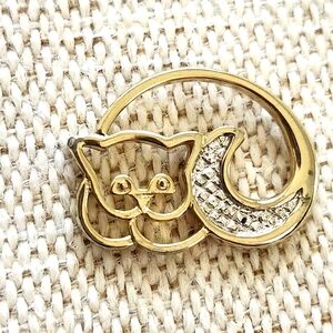 2/15$ Vintage Cat Lapel Or Tie pin Avon